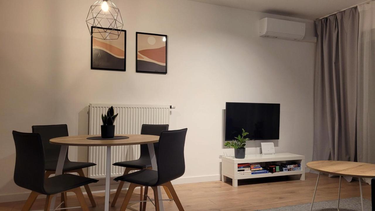 Korczaka 6 *